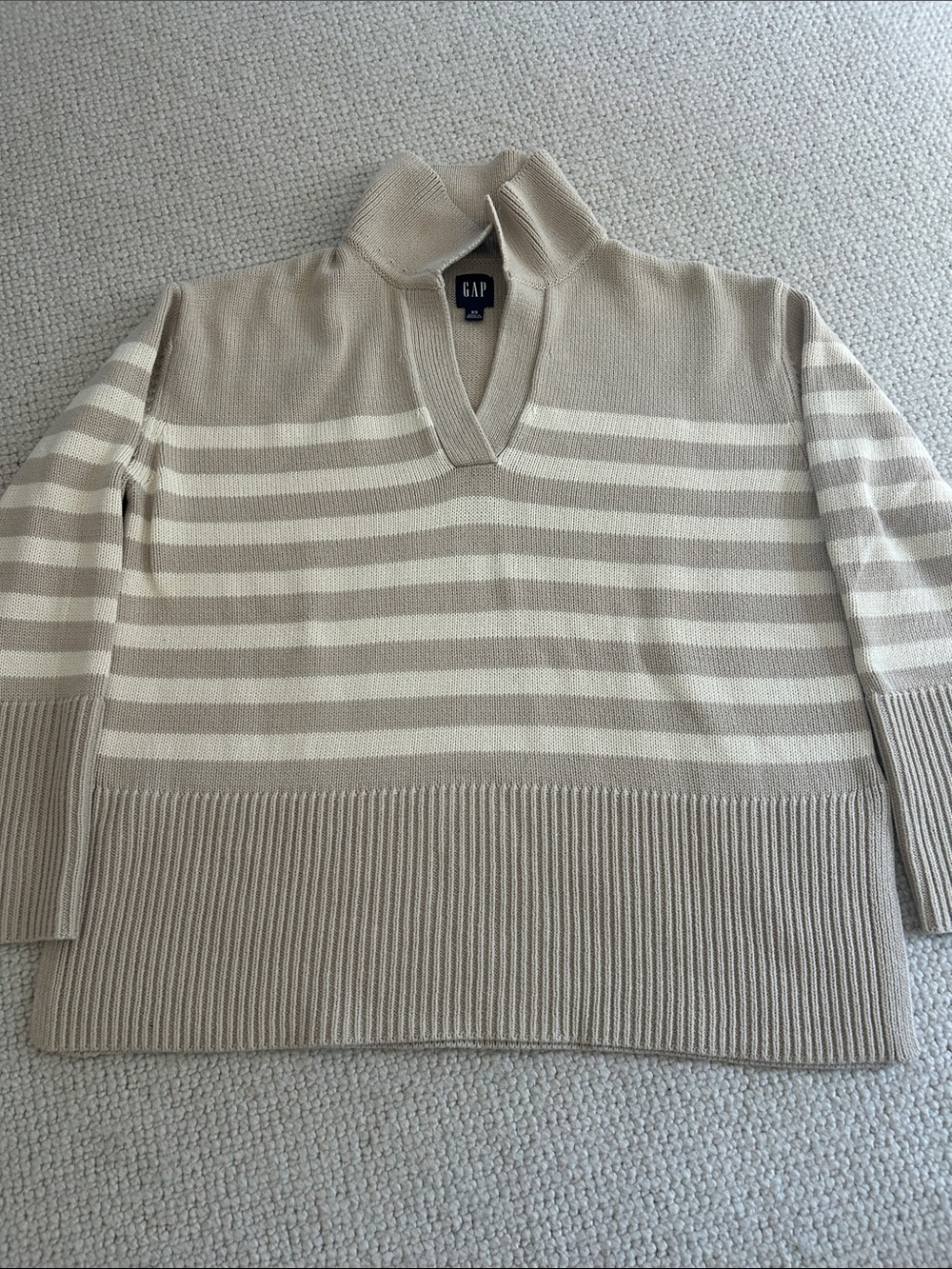 GAP Women's Beige & Cream Striped V-Neck Pullover